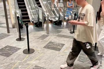 王思聰私生子事件後首次公開露面:表情冷漠,身後多位異性隨行