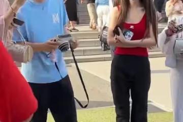 王思聰迎首個父親節!帶三女伴在身邊太快活,現身日本淺草寺祈福