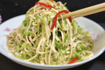 夏天這菜敞開吃,3塊一把的「菜中人參」!隨手一拌,拌出一口鮮爽、滿口嫩