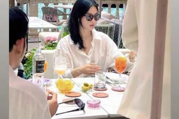 宋慧喬威尼斯街頭吃冰淇淋,鬆弛感很強,穿搭越簡單越顯高級