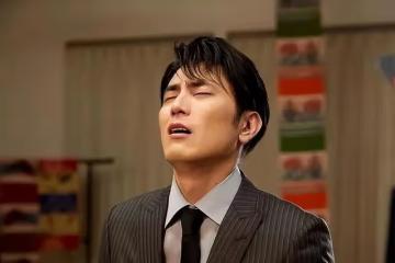 妻子帶男閨蜜回家，我發現床底有男人襪子，妻子含淚解釋，我懂了