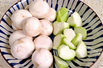 6月喝骨湯不如喝它，高蛋白低脂肪，鮮香美味，一鍋花不了幾個錢