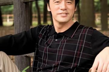 鍾鎮濤父親節曬照，四子女同框顯溫馨，父愛如山永不變