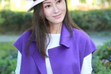 李嘉欣從小美到老，簡簡單單的白色服裝，也能搭配的很時髦