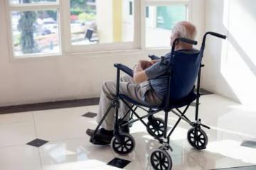2019年，江西102歲老人死於養老院，被布條綁了7天，死前一直掙扎
