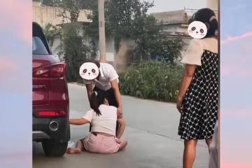 女孩想遠嫁貴州，不顧家人反對執意要跟男友走，被母親死命拉回