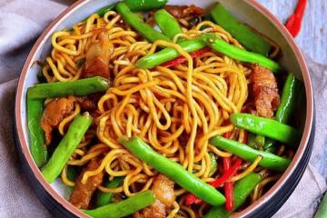 豆角燜面怎麼做才好吃？手把手教您在家做，麵條不粘不坨、味道濃