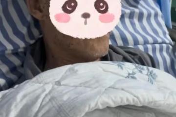 大爺生病住院,兒女怎麼哄都不肯吃飯,護士來喂立即乖乖配合