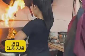 十二歲女孩學習烹飪四年,如今顛勺技術是「槓槓的」:家裡開飯館