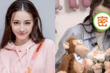 當迪麗熱巴把「玩具猴」弄哭時，有誰注意到熱巴的小表情？粉絲：簡直被萌化啦