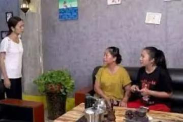 公公婆婆小姑子全來家,老公打發我買菜,忘拿錢包就返回,我砸了家!