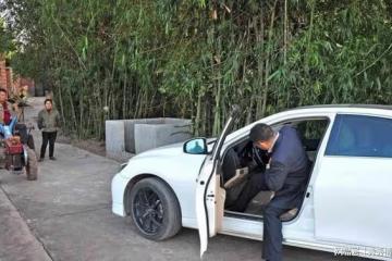 回鄉參加侄子的婚禮,只因為我開了一輛舊車,堂哥竟然沒讓我上桌
