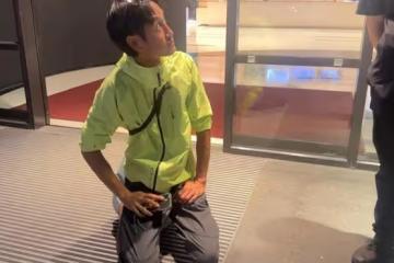 唐治平到電視台下跪求工作,落淚喊話:說了800次那不是我媽