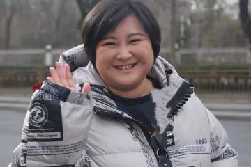 賈玲瘦身亮相，腹肌搶眼，拿下奢侈代言，展現勵志新形象！