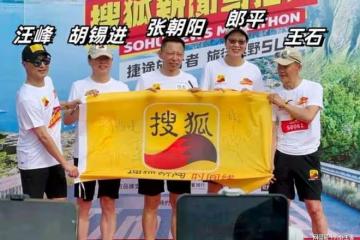 同樣是老夫少妻!52歲汪峰和72歲王石一起跑馬拉松,狀態相差太大