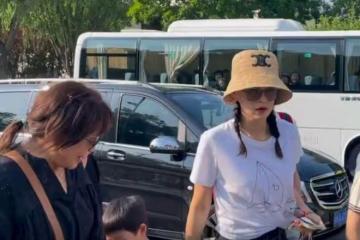章子怡現身戲劇節！4歲兒子愛撒嬌，正面照曝光不像汪峰太意外