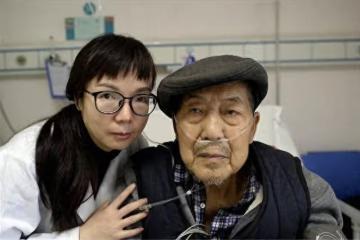 回顧：17年84歲癌晚期重慶老漢，遺產全送主治醫生，親屬表示理解