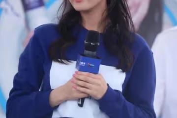 看了迪麗熱巴的生圖才發現,美女都不懼怕懟臉拍,穿搭自然好時髦