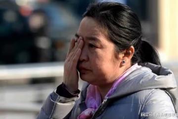 她59歲，湊30000做手術，女兒：媽，你再等等，先把錢給我還車貸
