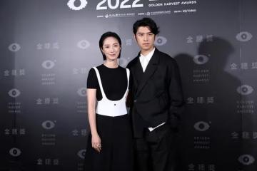 桂綸鎂陳柏霖的CP感還挺強,同穿黑色服裝像情侶裝,看著挺搭的