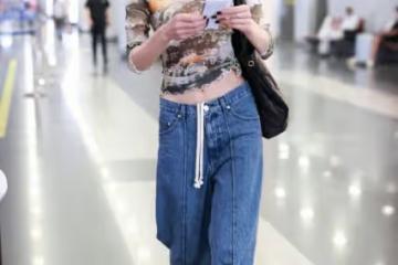劉雯身材這麼高挑還要穿露臍裝，露出平坦小腹讓人嫉妒，太優秀