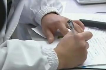 2011年,雲南男子頭疼嘔吐身上惡臭,檢查發現腦中竟插著一把匕首