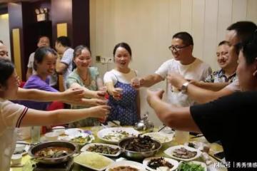 同學聚會,我大方把單買了,聚餐結束時餐廳老闆卻說:請買下單