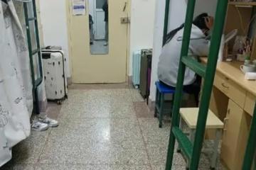 21年,江西女孩在女廁遇色魔,被揩油時:我給你1千,你去嫖娼