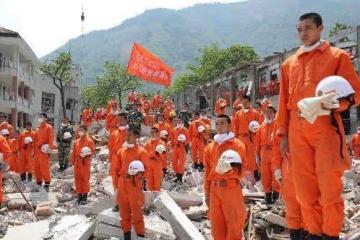 2008年的汶川地震,那位叫總理讓路的救災士兵,後來怎麼樣了?