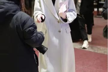 30歲的張予曦咋還這麼可愛,穿大衣配雙馬尾,發量「驚人」好羨慕
