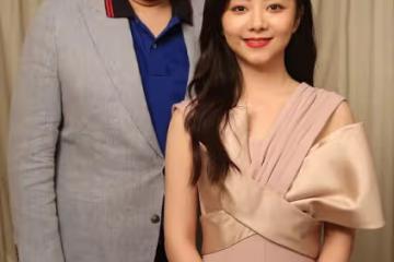 譚松韻穿粉色連體褲,沒了「幼稚」感多了輕熟韻味,氣質太好了