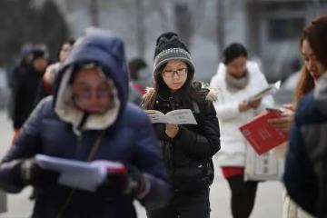 紀實34歲考編人連考6次，上岸後公婆送了輛車：感覺像在做虧心事