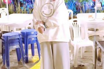 「石榴姐」苑瓊丹都快60了,但一身穿搭卻不顯老,說40歲也有人信