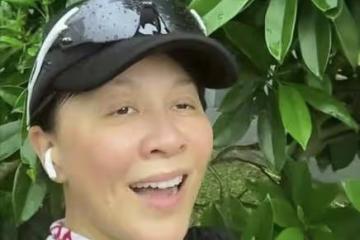怪不得梁朝偉要過無性生活！劉嘉玲跑步遇大雨，素顏出鏡變老大媽