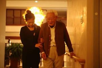 婆婆埋怨兒媳不孝順,伺候她不耐心,兒子:你八十多了還沒有活夠