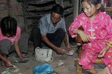 出生就被遺棄的8歲女孩，窮到穿不起襪子，卻在死後救了很多人