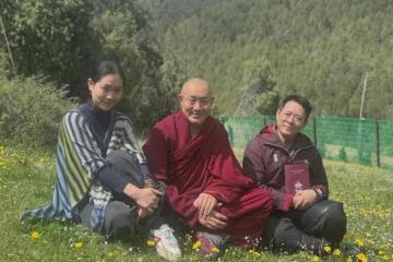 61歲李連杰在寺廟「手舞足蹈」的一幕,丟掉了最後的「體面」