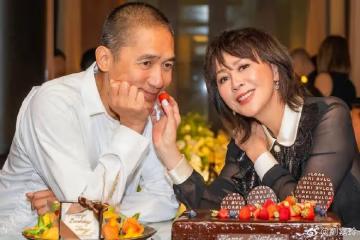 劉嘉玲曬全家福為老公慶生,夫妻高調撒糖,梁朝偉媽媽妹妹罕出鏡