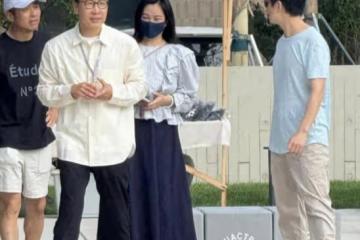 李健婚變?愛妻人設遭質疑,夫妻出門保持距離,疑嫌棄妻子胖30斤