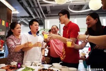 我考上大學，爸爸擺了兩桌謝師宴，結果被大伯一家五口毀了