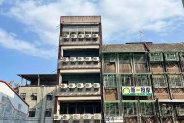 整棟樓都恆溫！5層樓透天「外牆掛20台冷氣」畫面超壯觀　網一看發現不單純「真實用途曝」