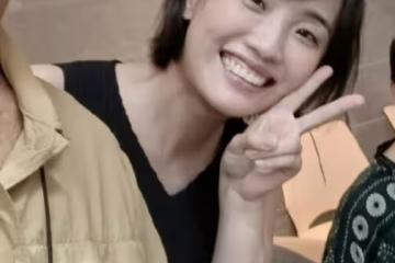 醜媳婦藏不住了！胡歌與妻子合影首曝光！長這麼丑，難怪要藏起來