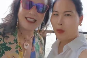 汪小菲送孩子回台北，給保姆安排頭等艙，蘭姐合影表達感謝