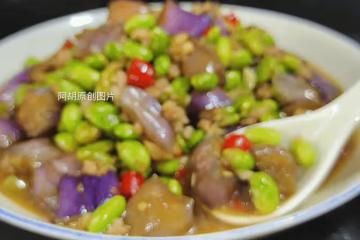 茄子和它天生一對，湯汁多好下飯！炒一炒燜一燜，軟嫩噴香滋味足、超級下飯