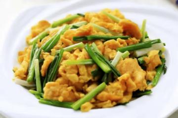 炒雞蛋怎麼做更好吃?教您一招,這麼炒雞蛋蓬鬆暄軟,還特別香