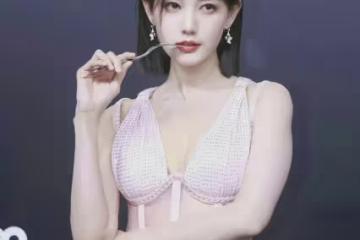 李一桐身材被低估,穿淡粉色高開衩透視裙亮相 全場被腰臀比驚艷