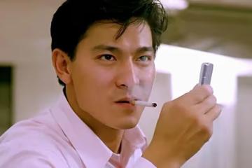 劉德華演唱會驚險滑跪,粉絲擔憂安全,老將敬業引發熱議