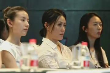 44歲董潔與49歲周迅同框,天然臉與醫美臉區別一目了然