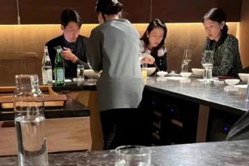 浪漫晚餐，街頭牽手，玄彬和孫藝珍蜜月約會，被網友偶遇
