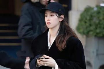 章澤天亮相巴黎!生二胎還似少女,拎2萬多的愛馬仕菜籃子很壕氣